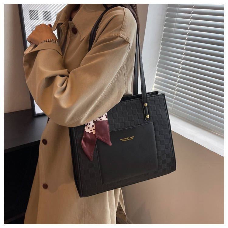 Womens Large-Capacity Commuter Shoulder Bag
