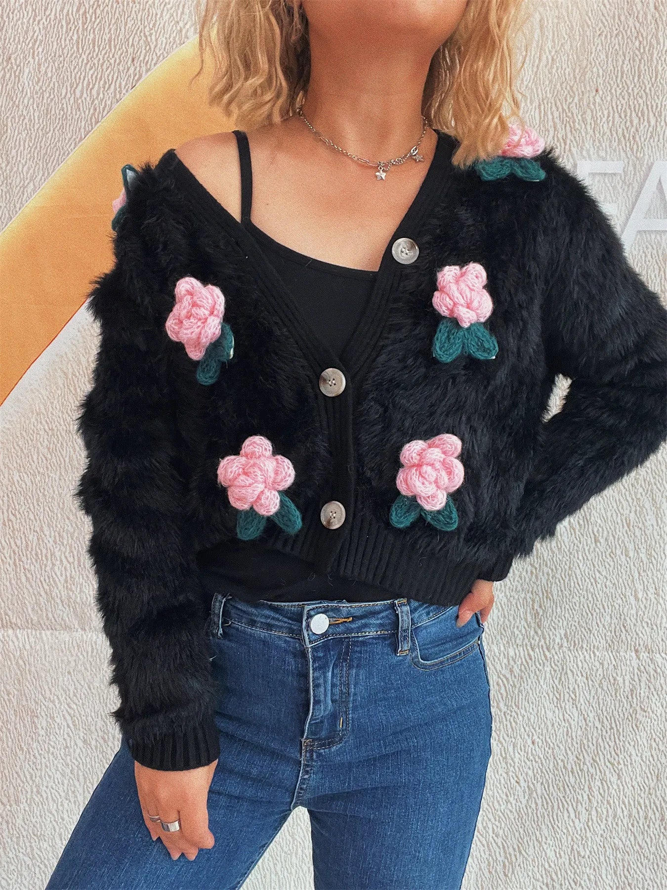 Stitching Three-dimensional Flower Fashion Short Knitted Sweater