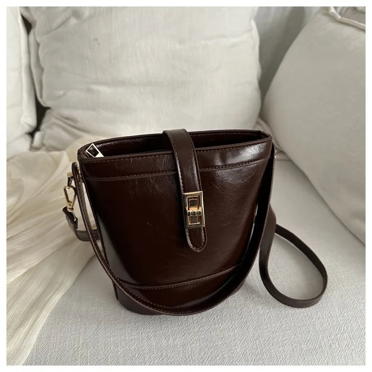 Hand Holding Bucket  Women's One Shoulder Crossbody Bag