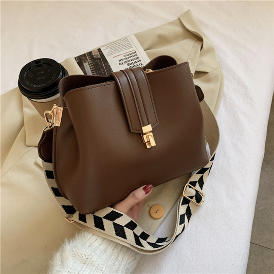 Wide Strap Single Shoulder Diagonal Bucket Bag